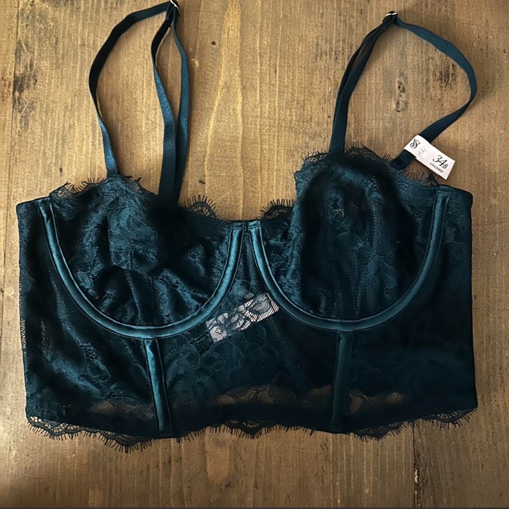 VICTORIA’S SECRET BRALETTE